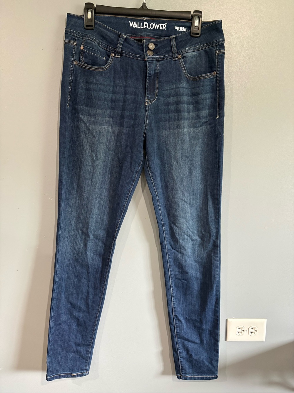 Wallflower Women's Dark Blue Skinny Jeans size 13